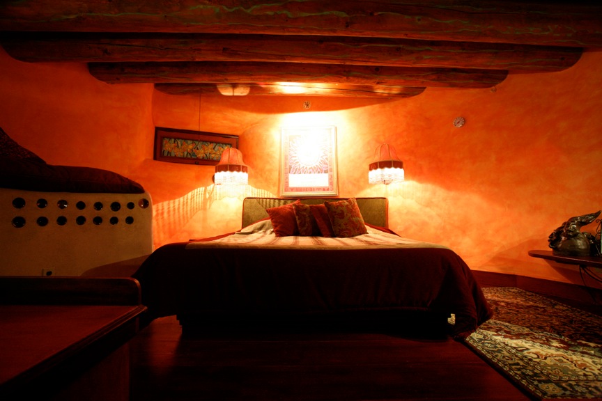 Phoenix East Bedroom Night © Kirsten Jacobsen, earthship biotecture